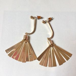 Metal fan swing earrings